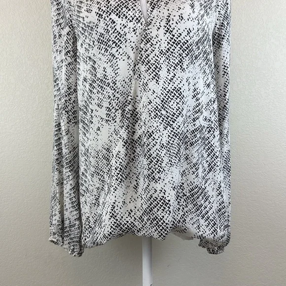 Parker White and Black Long Sleeve 100% Silk Wrap Blouse Size Small - Picture 3 of 9